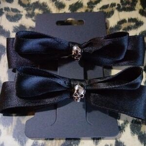 Chic Black Skull Bow Hair Clips